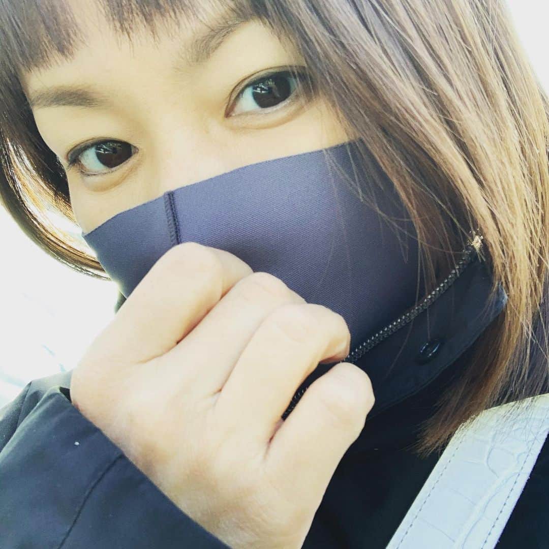 中澤裕子のインスタグラム：「・・  今年最後の朝活。 2ヶ月も行けていなかったようで 時間の経過に自覚なしで びっくり(°▽°)💦  今の先生のヨガに出会って 自分の身体の変化が嬉しい 一年になりました。 先生との出会いに感謝です。  #朝ヨガ#少人数制 #対策はしっかりしてくださっています」