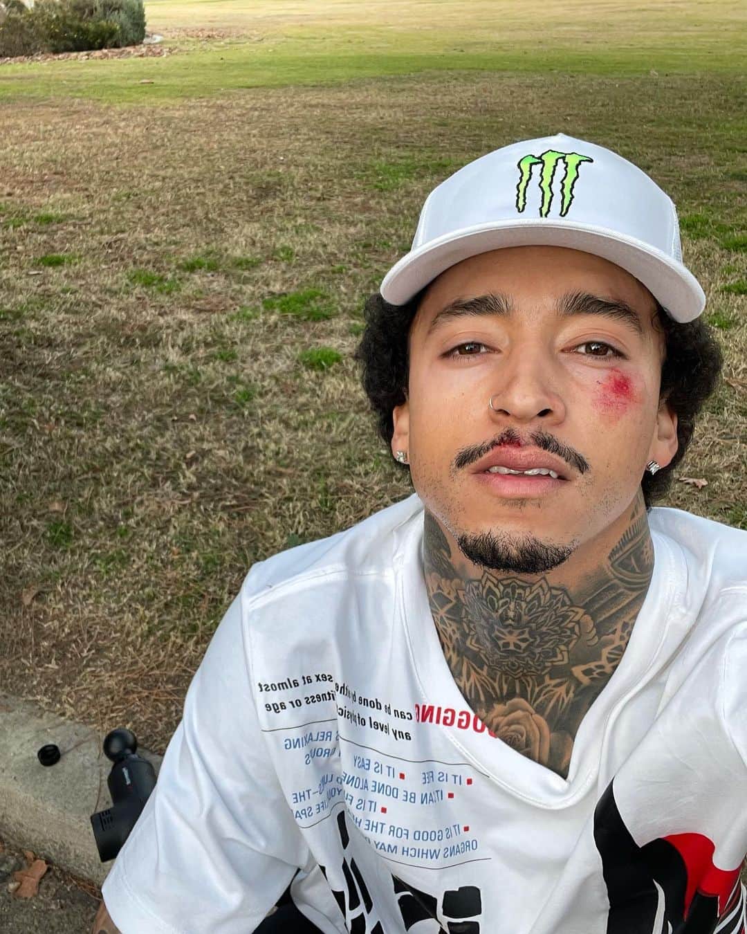 ナイジャ・ヒューストンのインスタグラム：「Gave the streets some blood for Christmas😊」