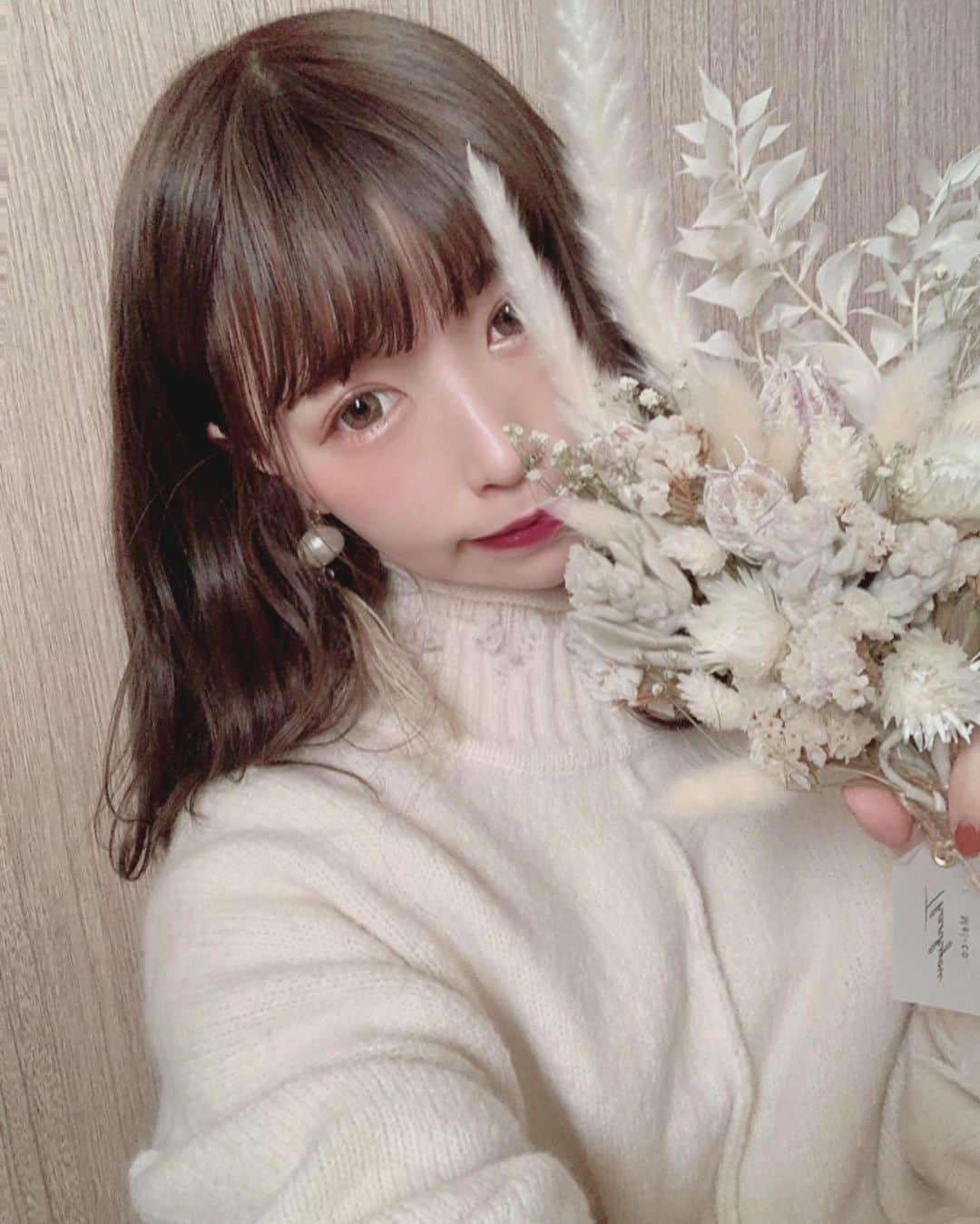 山田如凜さんのインスタグラム写真 - (山田如凜Instagram)「昨日、カラー納めしてきた🕊🍃 ㅤㅤㅤㅤㅤㅤㅤㅤㅤㅤㅤㅤㅤ 久しぶりに暗めのカラー◎ しばらくはブリーチしないで髪のケア頑張ろうっと！  mikiさんありがとうございました🤍」12月27日 10時24分 - rin____1996