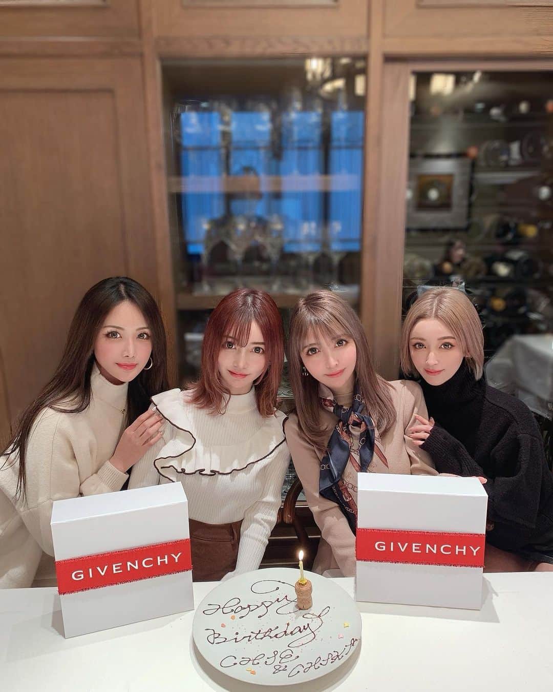 CHIHAさんのインスタグラム写真 - (CHIHAInstagram)「Happy birthday❤️"  #birthday #birthdaypresent #birthdaygirl #truffle #lunch #grapejuice #terresdetruffes #givenchy」12月27日 10時34分 - chiha6170