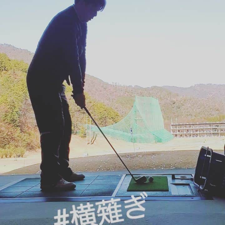 竹内弘一のインスタグラム：「できたらめちゃめちゃええ球でる！ いつもできひんのが素人(笑) #侍伊織 #横薙ぎ」