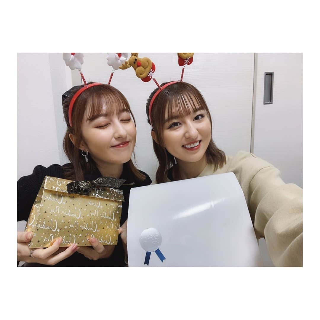 りかりこさんのインスタグラム写真 - (りかりこInstagram)「. おはようございます⛅️ クリスマスプレゼント交換の 動画はもう見ていただけましたか❓ りかがりこに贈ったのは〜 りこがりかに贈ったのは〜 なんなのでしょうか❤︎ まだ見てない方は、ぜひ見てねっ #りかりこ #双子 #クリスマス #クリスマスプレゼント #プレゼント交換 #instagood #followｍe #twins #japan #tiktok #fashion」12月27日 10時39分 - rikariko_official