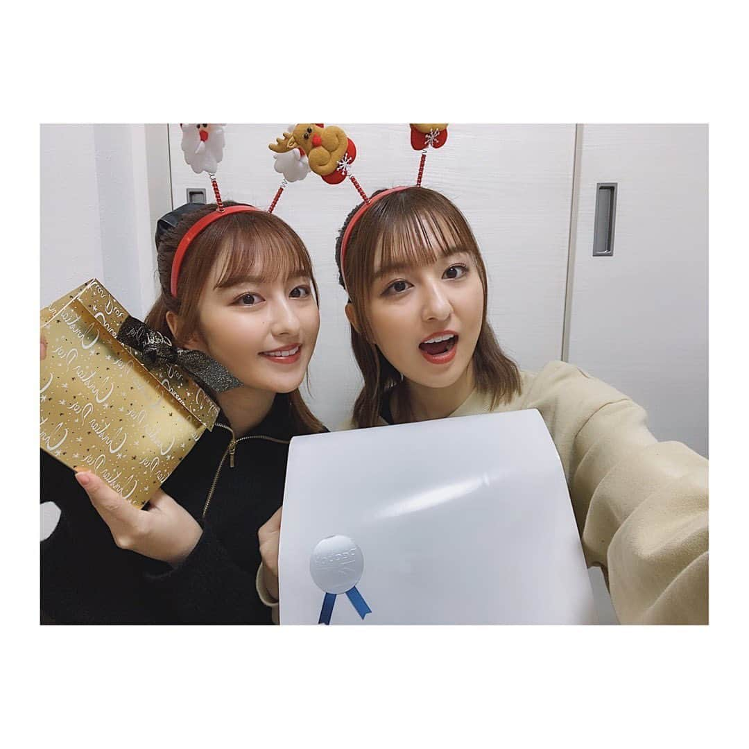 りかりこさんのインスタグラム写真 - (りかりこInstagram)「. おはようございます⛅️ クリスマスプレゼント交換の 動画はもう見ていただけましたか❓ りかがりこに贈ったのは〜 りこがりかに贈ったのは〜 なんなのでしょうか❤︎ まだ見てない方は、ぜひ見てねっ #りかりこ #双子 #クリスマス #クリスマスプレゼント #プレゼント交換 #instagood #followｍe #twins #japan #tiktok #fashion」12月27日 10時39分 - rikariko_official