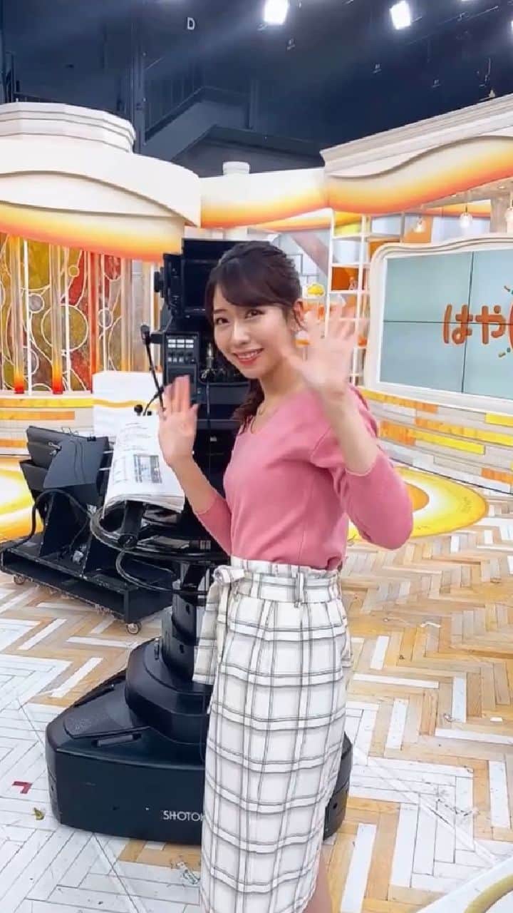 TBS「はやドキ！」のインスタグラム：「今年もはやドキを観てくださってありがとうございます✨  来年もよろしくお願いします💗  小野寺  #月曜メンバー #山本匠晃 #山形純菜 #小野寺結衣 #アナウンサー  #久保井朝美 #気象予報士 #はやドキ #tbs」
