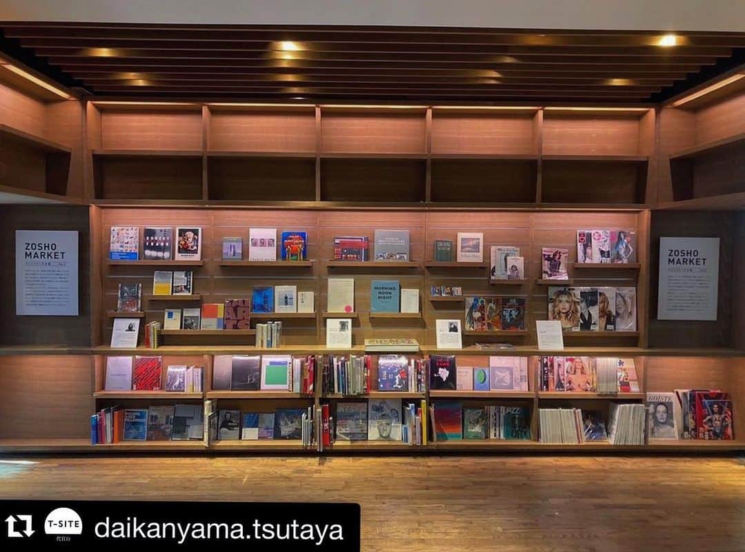 谷川じゅんじのインスタグラム：「いいお天気です。 お散歩がてらチラ見でも。  #Repost @daikanyama.tsutaya ・・・ 【ギャラリーフェア】ZOSHO MARKET vol.3﻿ ﻿ 期間:2020年12月26日〜2021年1月11日﻿ 場所:2号館1階ギャラリー﻿ ﻿ ﻿ 各界のクリエイターの蔵書を特別に展示・販売する企画の第3弾。﻿ ﻿ 国内外で活躍するクリエイターがどのような書籍を読んでいるのか、何に惹かれ、何を参考にしているのか蔵書を通して、作品作りの参考資料、個人的な趣味など、様々な視点を探ることが出来るかもしれません。﻿ ﻿ 今回はタカ・イシイギャラリー 石井孝之さん、スペースコンポーザー 谷川じゅんじさん、UNDER COVERデザイナー 高橋盾さん、twelvebooks 濱中敦史さんにご協力いただきました。クリエイターの"ひらめきの瞬間"を感じてください。  #zoshomarket  #takayukiishii  #takaishiigallery  #junjitanigawa  #jtq  #juntakahashi  #undercover  #twelvebooks  #daikanyamatsutaya」