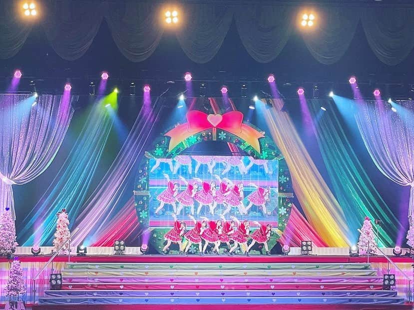 辻野かなみのインスタグラム：「❤︎﻿ ﻿ おはようございます😃﻿ ﻿ 昨日は、ときクリ🎄2020🎅﻿ ﻿ ありがとうございました🎶﻿ ﻿ ときめき❤︎の正体は見つけれましたか？💕﻿ ﻿ セットも可愛くて、衣装も可愛いくて！﻿ メンバー、スタッフさん、宣伝部員さん、配信を観てくださった宣伝部員さんと一緒に同じ時間を共有できた幸せいっぱいの空間でした☺️﻿ ﻿ こうして、みんなと過ごせるのも当たり前の事じゃないです。﻿ だからこそ、1分1秒を大切に後悔が残らないように、これからも一緒に過ごしましょう✨﻿ ﻿ 2021年も盛り沢山ですよ🥰﻿ ときめき💓で世の中を溢れさせるぞぉ✨﻿ ﻿ ﻿ #ときクリ　#クリスマスLIVE ﻿ #とき宣　#超ときめき宣伝部﻿ #instagood #instalike #followme﻿」