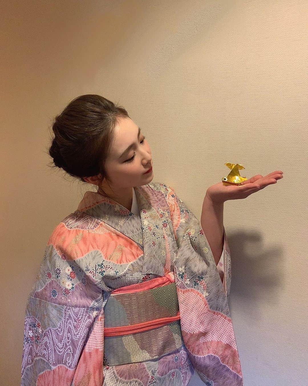 花那のインスタグラム：「1年前今頃。 今年は何を着ようかな〜。 . . #카나#花那#오오티디#옷스타그램 #촬영#모델#kimono#着物#和服#お正月#japanesegirl」