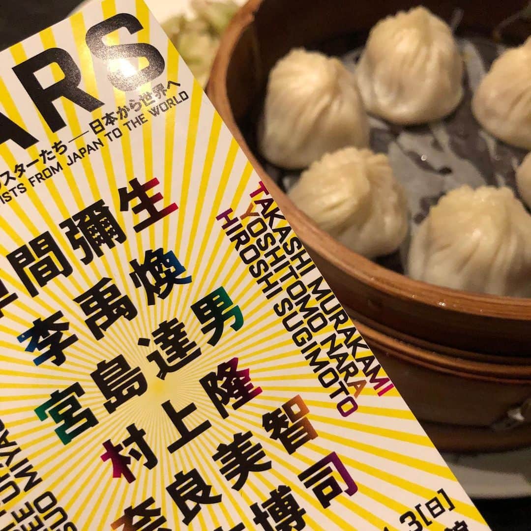 金剛地武志のインスタグラム：「25日森美術館「STARS展」観てきました。 村上隆の映像「原発を見にいくよ」と宮島達男「時の海」が個人的ハイライト。それぞれの、3.11からの10年間との折り合いの付け方、時間のおさめ方。杉本博司の「時間の庭のひとりごと」でチルアウト。 展示冒頭のド派手な印象から最後は本当に静かな気持ちになって、南翔饅頭店で小籠包というコースでした。 #stars」