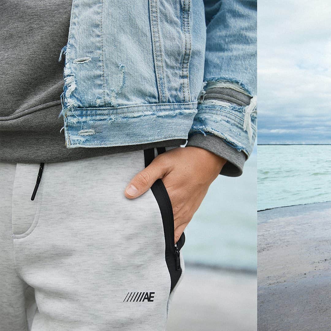 American Eagleのインスタグラム：「It’s been days since you’ve put on jeans but tbh, same. Keep the streak going in Active 24/7 joggers, perfect for lounging around and eating all of Santa’s leftover cookies 🍪」