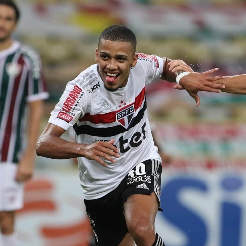 São Paulo FCさんのインスタグラム写真 - (São Paulo FCInstagram)「🏠🏟 Tá em casa!   @_brenner00: 5️⃣ gols no Maraca em 2️⃣0️⃣2️⃣0️⃣  Só um jogador fez mais gols do que ele no Maracanã, na história, com a nossa camisa. Sabe quem é? Comenta aí 👇🏽  #VamosSãoPaulo 🇾🇪  📸 Rubens Chiri / saopaulofc」12月27日 11時18分 - saopaulofc