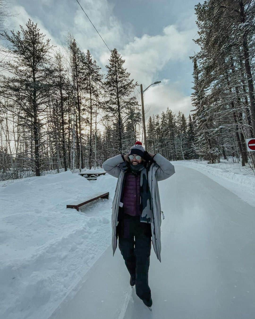 ジャン＝リュック・ベイカーのインスタグラム：「27 years later and I finally can say i’ve skated outside ⛸🌲  #trailskating #minus12neverfeltsogood #teamusa #jeanlucbaker #ihashtagmyownnamealot #merrychristmas #boxingday #morelikeunboxingday」