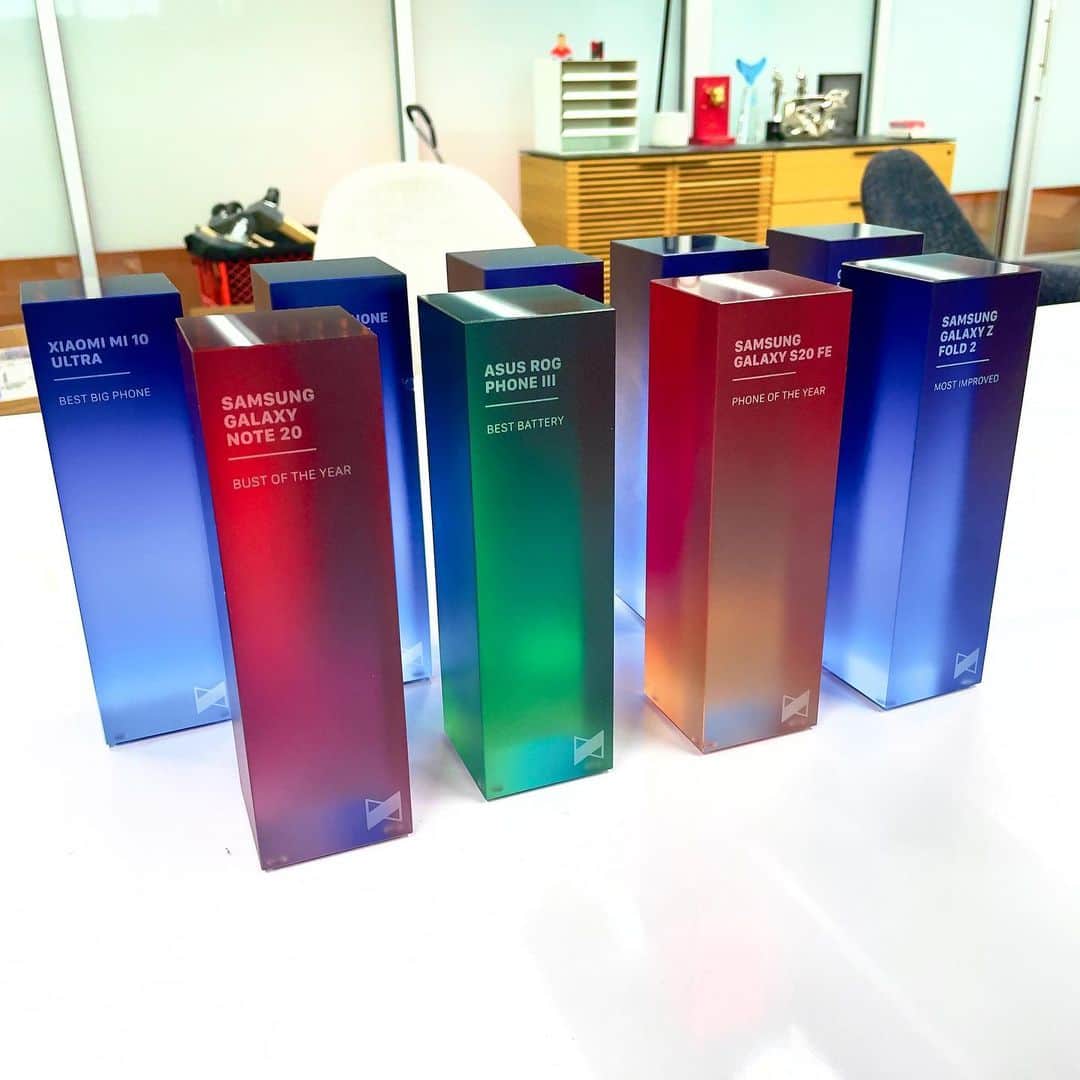 マーケス・ブラウンリーのインスタグラム：「Super proud of how these beautiful trophies came out, ngl 🔥🔥🔥」