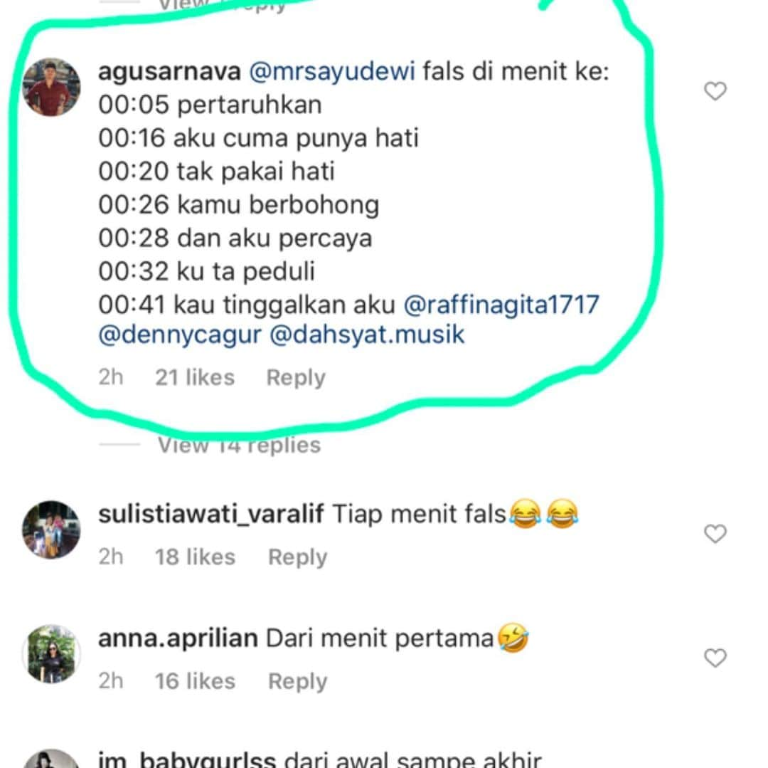 Raffi Ahmadさんのインスタグラム写真 - (Raffi AhmadInstagram)「Slide ke kanan !!! Pengumuman untuk suara Merdu @mrsayudewi di @dahsyat.musik 🤣🙏 5 orang pemenang masing” 5 ratus ribu rupiah !!!! nanti tunggu kuis selanjutnyaaaaa yaaa tunggu di postingan postingan menuju akhir tahun ❤️😍 tuh yg dilingkarin akunnya kalian menang yahh comment yg mantap 🙏😇」12月27日 11時32分 - raffinagita1717