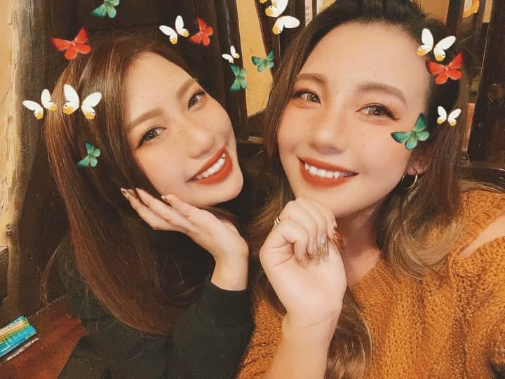Eminanaのインスタグラム：「.  . Saturday Night🤳🦋 .  蝶々のフィルターかわいいからたくさん撮った🤪 . . #saturdaynight#dayoff#セルフィー#camera #girls#girlsnight#friends#セルフィー女子  #ulike#フィルター加工#butterfly#🦋」