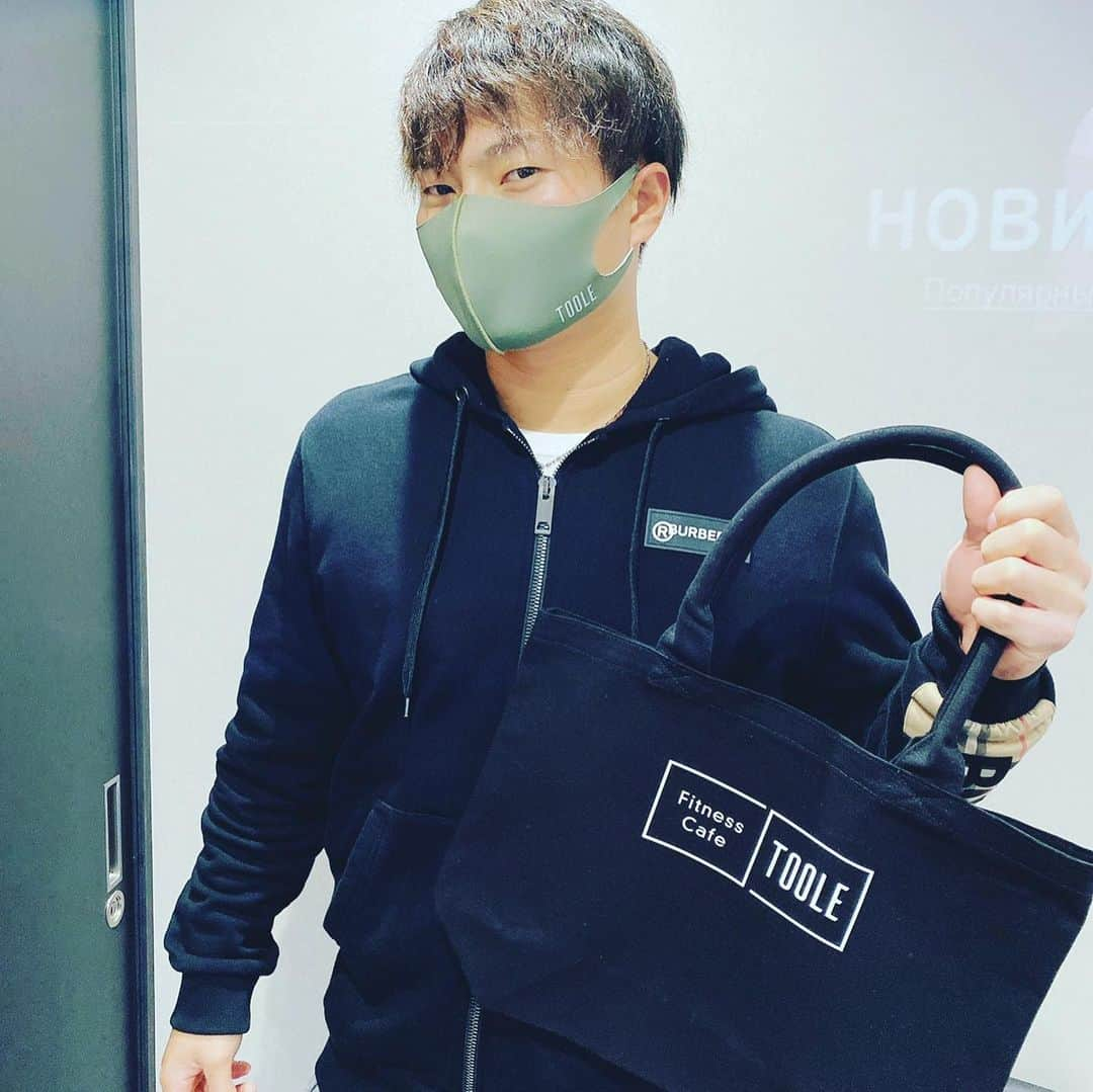 北條史也さんのインスタグラム写真 - (北條史也Instagram)「昨日マスクとエコバックもらった 店キレイやった #TOOLE#エコバッグ#マスク #細見元」12月27日 11時49分 - f.hojoh