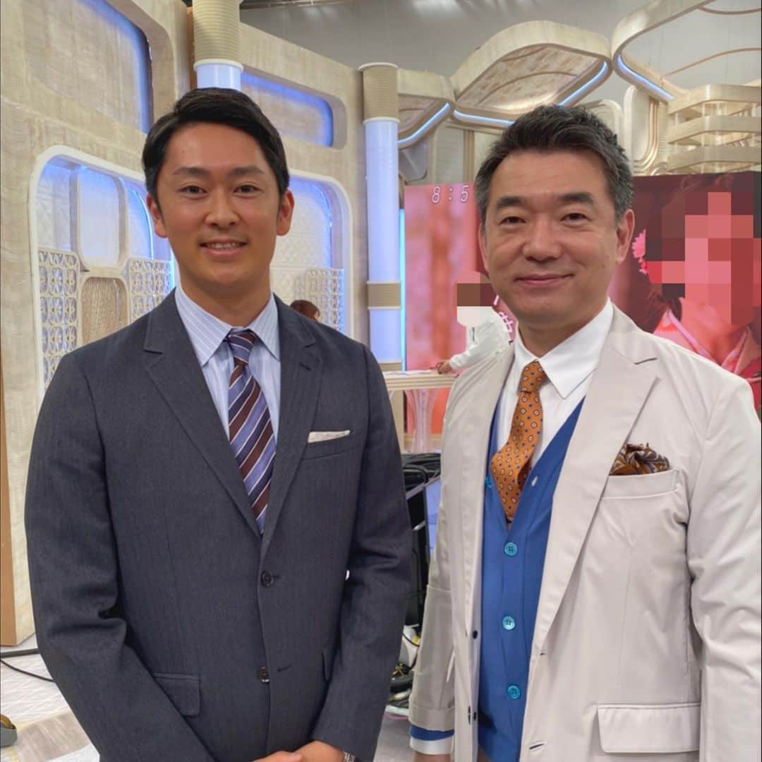 木下康太郎のインスタグラム：「* 今年も日曜報道THE PRIMEご覧いただき、ありがとうございました✨ . 念願の橋下さんとの2ショット😉 . #日曜報道theprime  #年内最後の放送 #来年も宜しくお願い致します #橋下徹　さん #本当に勉強になった一年 #フジテレビ #アナウンサー」