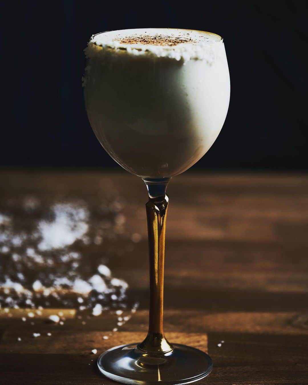 ケリスのインスタグラム：「Cheers ! I grew up making coquito this time of year before I was even old enough to drink it . My New Years resolution this coming year will be , to make more coquito all year around !!!!! So here's my question for all of those who know what I'm talking about . Are you from the school of egg or no egg recipe ?」
