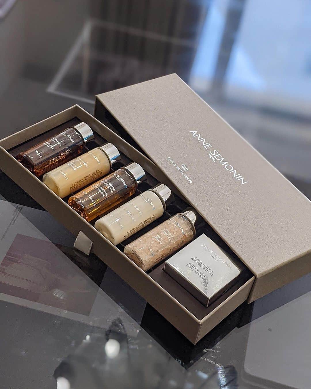 のインスタグラム：「. . 癒しのitem🤍 thank you @palacehoteltokyowedding」