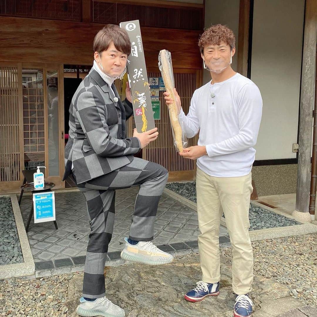 のインスタグラム：「「山岸弁護士と桧山進次郎の若狭グルメ冬旅」、はーじまーるよー‼️ #山岸弁護士と桧山進次郎の若狭グルメ冬旅  #桧山進次郎 #サンテレビ #kbs京都 #この後12時30分から13時25分 #見てネ #福井 #福井県 #若狭 #嶺南 #三方五湖 #福井グルメ #福井県グルメ #louisvuitton #lv #louisvuittonnigo #山岸久朗 #山岸弁護士 #山岸弁護士が飯テロ中」
