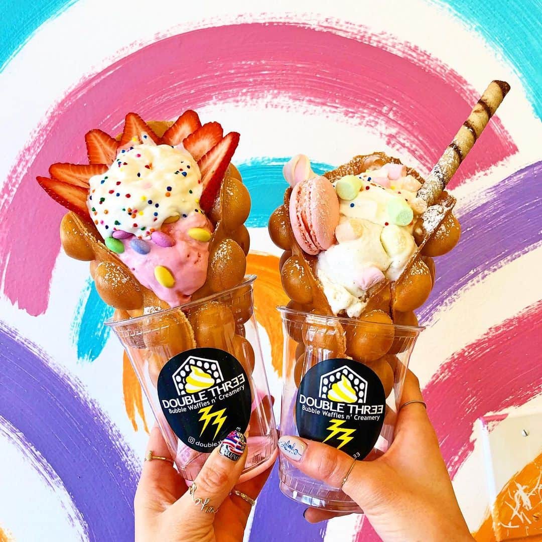 shihoのインスタグラム：「💗🍦💜🍦💗 ・ まとめ機能でアイスクリームのみ まとめてみました♡ ・ Hawaiiのアイスは 濃厚でおいしくて 見た目も可愛くて 目でも楽しめちゃうものばかり。 ・ 寒くてもアイス欲は止まらない🤢笑 みんなはどれを食べてみたい？♡ ・ #hawaii#islandofoahu#oahu#ハワイ#trip #オアフ島#travel#loco_hawaii#travel_jp #funtorip#タビジョ#旅MUSE#genic_travel #genic_mag#たびねす#旅行#genic_hawaii #doublethree#honolulu#icecream#oahuhawaii #tabijyomap_hawaii#lealeahawaii#2020」