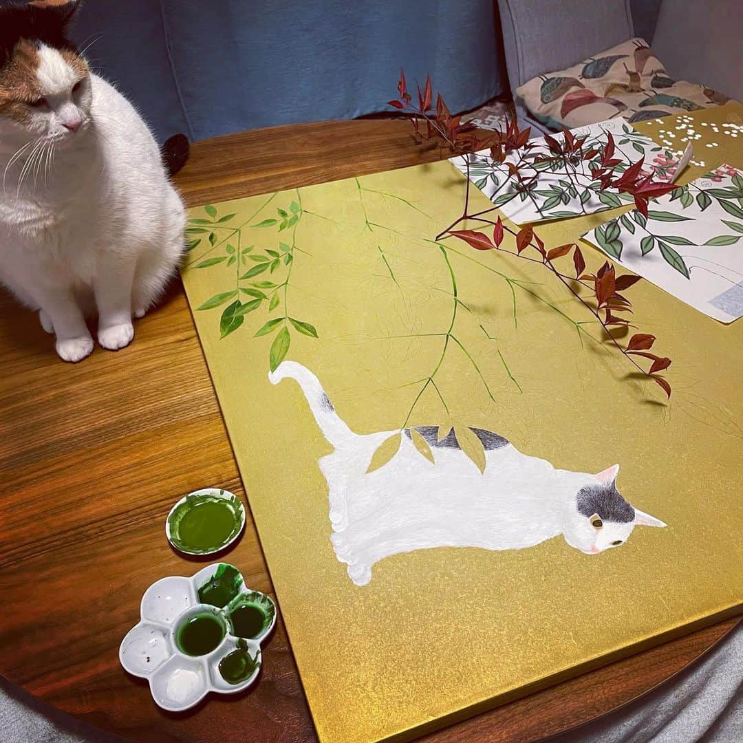 津久井智子のインスタグラム：「今年最後の大仕事。 #日本画  1週間以上かけて、のろのろ描いてます。」