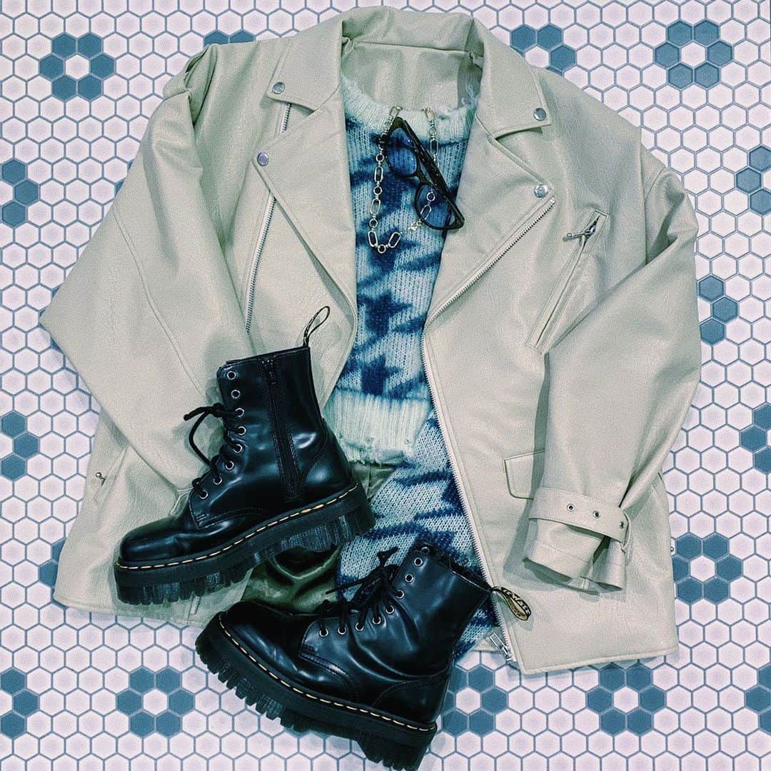 のインスタグラム：「. 【RECOMMEND STLING】 . ▼outer <PRE ORDER> ドルマンBIGライダース ￥11,000→￥9,900(tax in) IVY/BLK/BLU . ▼tops <WEB LIMITED> ミニ2WAYカーデ ￥8,800→¥7,920(tax in) RED/GRN/MIX/D.MIX . jouetie official WEB STORE RUNWAY channel NEW ITEM & PRE ORDER ITEM ALL10%OFF!!! ～12/31(WED)23:59まで . @jouetie_official TOPページURLからチェック✔️ 商品詳細は画像をタップ🛒📌 . #jouetie #jouetie2021ss #jouetie_ootd #fashion #spring #summer #street #mixstyle #ジュエティ」