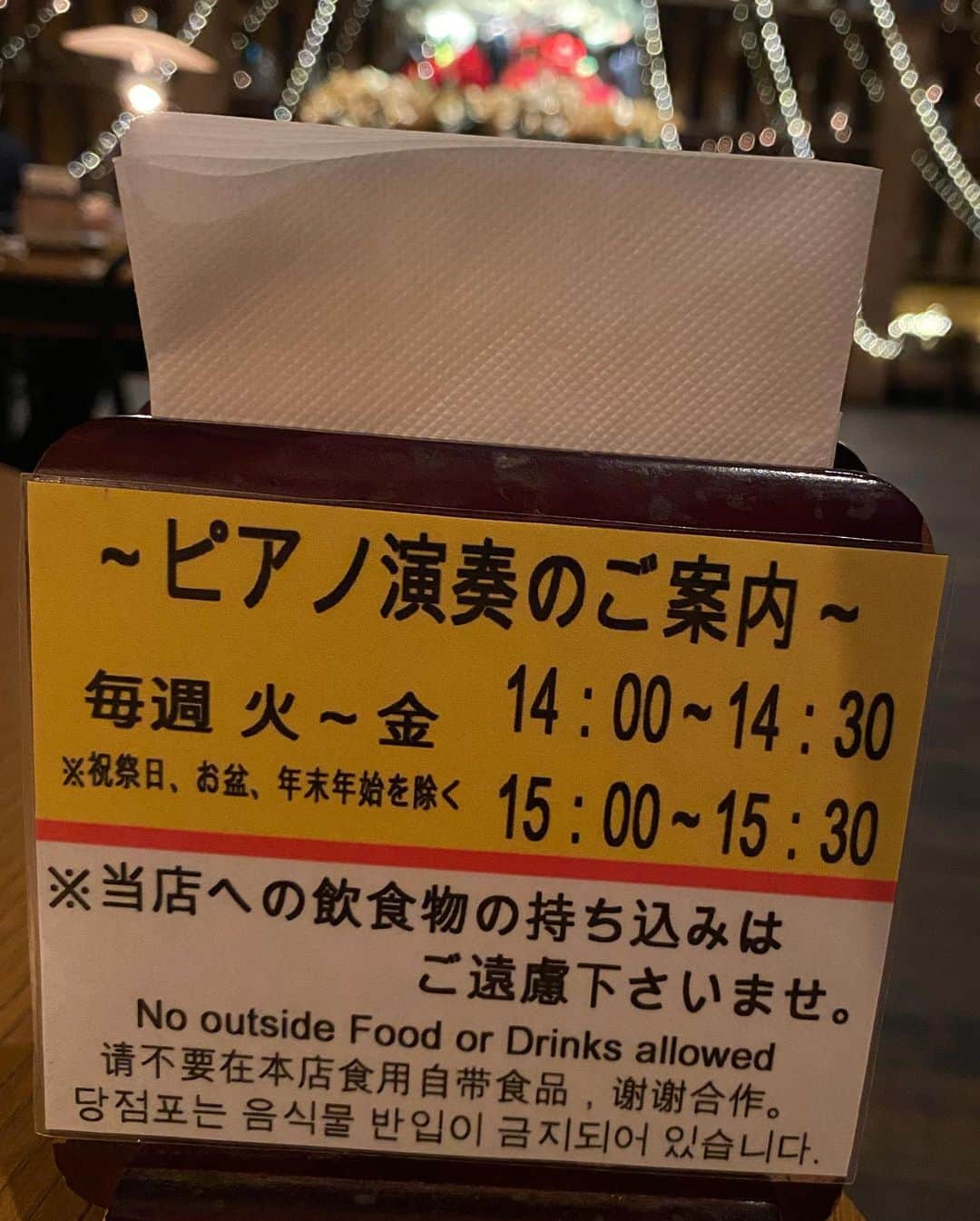 にゃんさんゴルフさんのインスタグラム写真 - (にゃんさんゴルフInstagram)「. 小樽🎹  北一ガラス三号館✨  店内の照明は石油ランプのみ！ 雰囲気めちゃ良い❤️ ほうじ茶ソフトクリーム🍦  ワイン🍷も飲めたりします🙆‍♀️ 贅沢な時間🤍 時間でピアノ生演奏あるよー🥺🎹  まりもっこり ふっくらしてた☃️」12月27日 12時32分 - miiiii0228