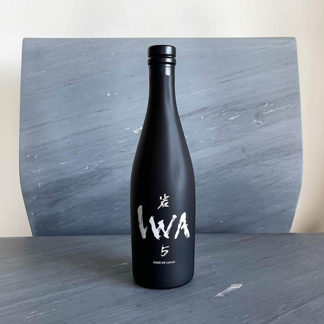 Hirofumi Kiyonagaさんのインスタグラム写真 - (Hirofumi KiyonagaInstagram)「@iwa.sake @marcnewsonofficial  #IWA5 #sakeofjapan #日本酒 #MarcNewson #マークニューソン」12月27日 12時35分 - kiyonaga_soph