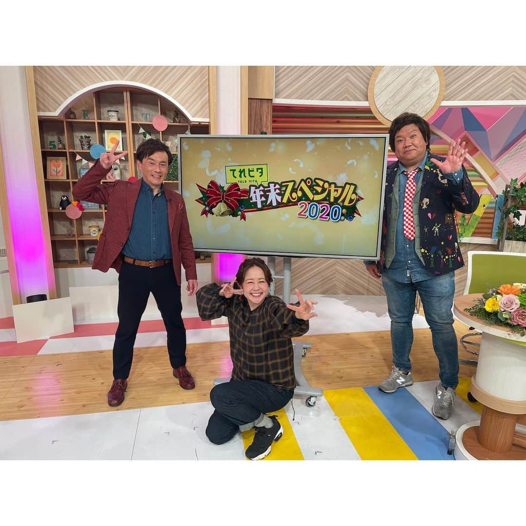 村上めぐみのインスタグラム：「. 2020年‼︎#てれビタ　放送締めくくりました♡ これも見て下さる皆様のおかげです。 本当に1年ありがとうございました😭♡ . 来年は 「お祭り」みたいな1年にしたいですね。 . 年始は4日からの放送‼︎ それまで休みなんですが… さっそく…。。。 . . . 暇🤤 . . 曇だし…寒いし… 皆様何して 年末年始過ごしますかー？^_^」