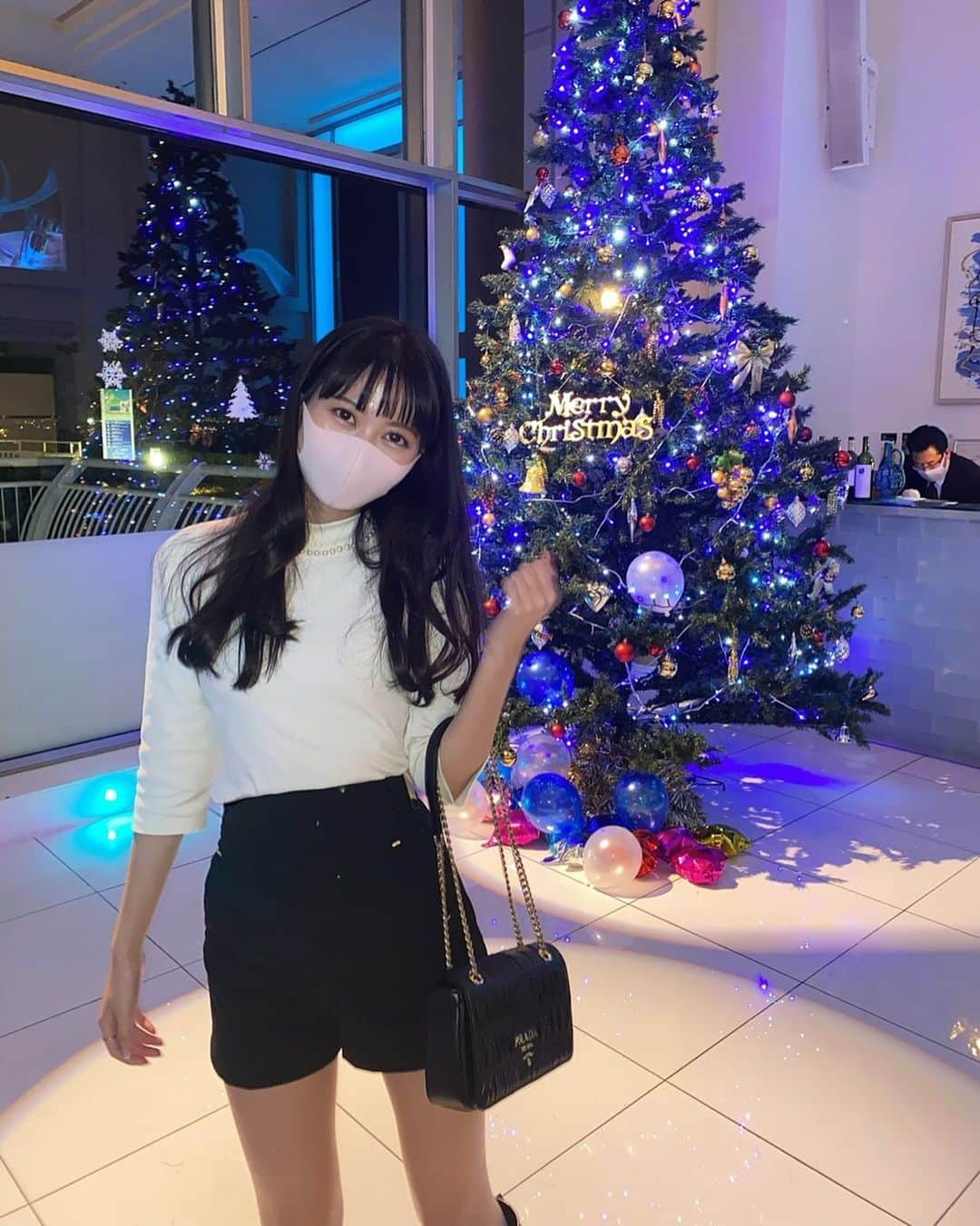 日達舞のインスタグラム：「#クリスマスツリー#🎄#ディナーコーデ #ディナー」