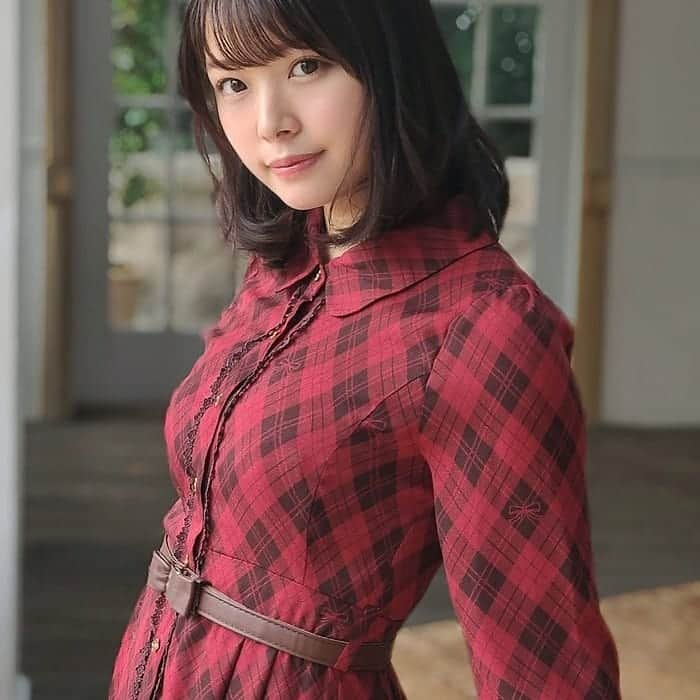 八木奈々さんのインスタグラム写真 - (八木奈々Instagram)「最後に頼れるのも、頼るべきなのも、信頼していいのも、信頼するべなのも、やっぱり自分だけなんですよね。これは悲観的になっている訳ではなくて、むしろとても暖かい事実だと思うのです。  生きていると悲しいけれど 生きている事は悲しくなんかないのです。  …なんて。  来年は新たな気持ちで、変わらないという選択をしながら、私らしく真面目にエッチに成長し進んでいきたいと思います。  ゴールに近づくために。 皆さまにお知らせしたいお話がたくさんです💗」12月27日 12時49分 - yagi_nana