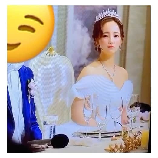 平原歩のインスタグラム：「大好きな大好きな社長のお話を聞いてる時  ティアラはしんどいくらい探しまくりました👑 ドレスとタキシードは小さい時から夢だった桂由美さんのドレスを👗 ブーケ、ブートニアはピンクにしました🌸  需要があればカラーとかも載せてきます🎂  #yumikatsura #桂由美#ウェディング#ウェディングドレス#ブライダルヘア #ブライダル#ティアラ#wedding #weddingdress #プレ花嫁#セントグレース大聖堂 #ストリングス表参道 #アクアグラツィエ表参道 #アクアグラツィエ」
