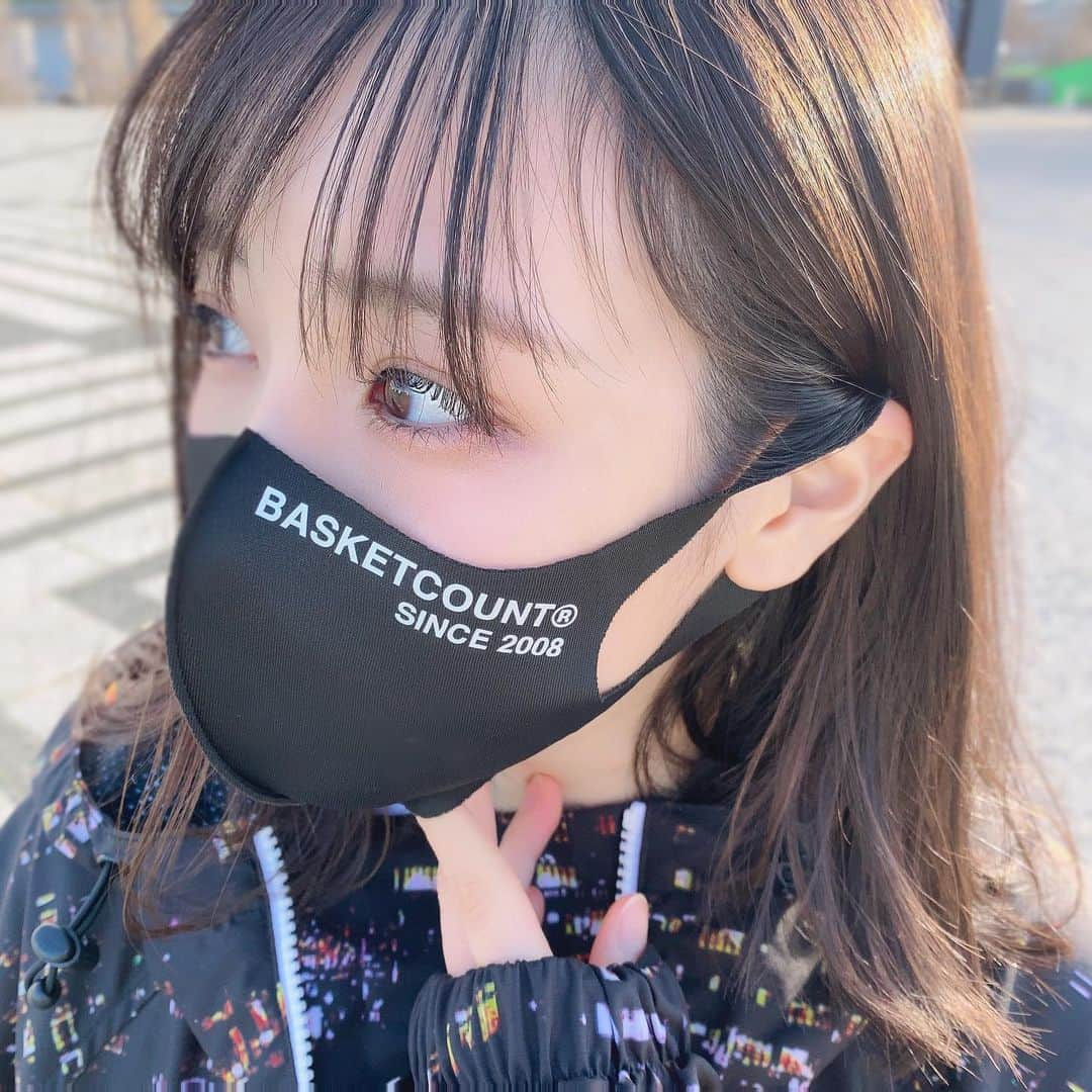 中崎絵梨奈のインスタグラム：「マスクおしゃん。  スポーツウェアに合うマスクにきゅん。  😷→@basketcount_brand   #紐ねじれてますけど #よくやっちゃうやつ #ロゴだけっていうシンプルさがいい #動けそう　#スポーツできそう #見た目から入るのが大事  #Bリーグ  #Bリーグ観戦 #bleague #バスケ #バスケットボール #スポーツ観戦女子 #バスケ好きな人と繋がりたい #スポーツ観戦 #バスケ女子 #japan #basketball #スポーツ #sports  #中崎絵梨奈 #ぷに子」