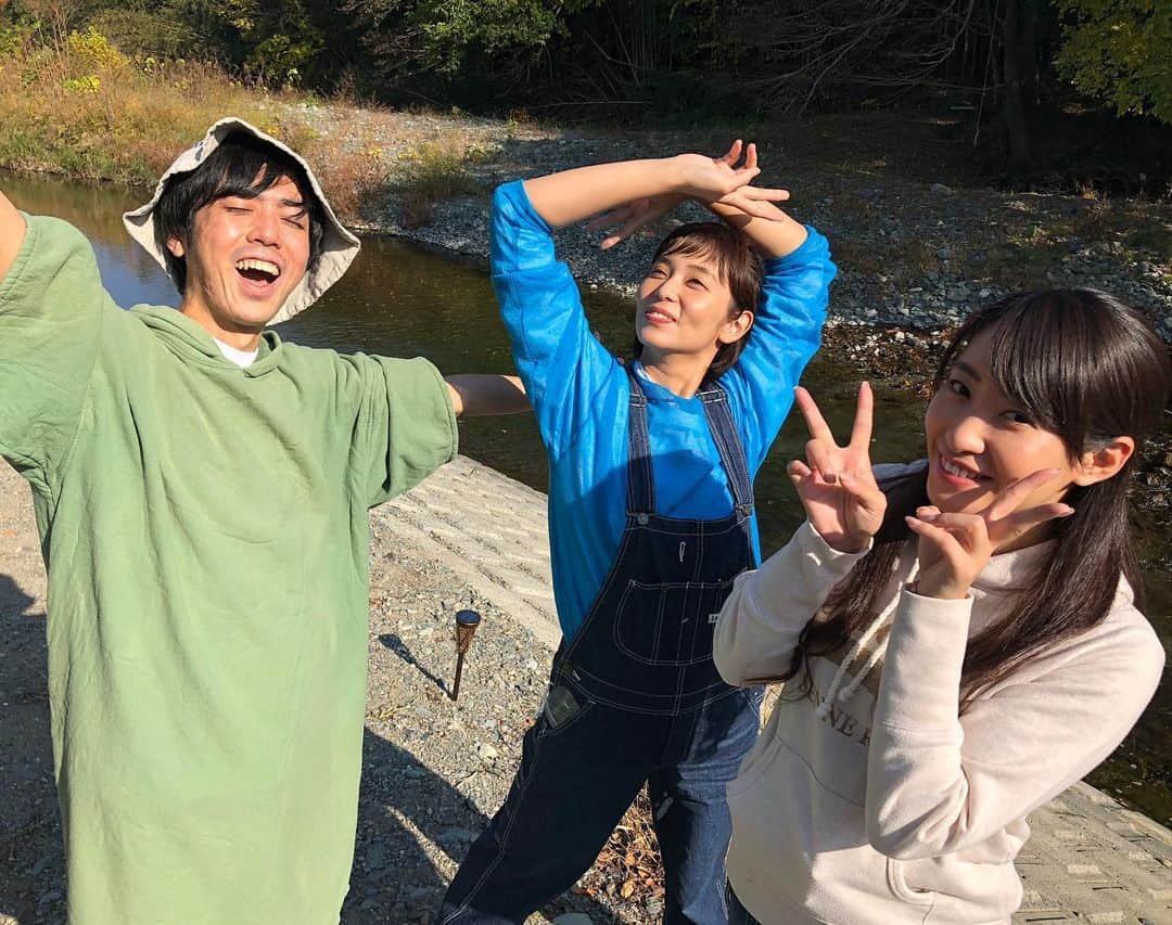 依吹怜のインスタグラム：「おふろcafeのYouTubeチャンネルにゲスト出演してきました〜！  おふろcafeの支配人であり　#フィンランドサウナアンバサダー　の新谷さんと 埼玉の観光大使でありスーパーウーマン村田綾さんの二人とキャンプ、サウナ愛をどっぷり語ってきました。  あれ？好きな事が一緒の人たちと好きなことについてのトークって、こんなにマシンガントークになっちゃうの？ってくらい熱く語り合いました。笑  久しぶりにインタビューされる側になったので、最初ドギマギして噛み合ってないですが（ごめんなさい） 徐々にヒートアップしていく語り場。 是非ご覧ください。 私がサウナにハマるきっかけとなったかりんの湯についても熱弁しています。笑  来月の配信ではアウトドアサウナもレポートするよ〜💪❤️  #おふろcafe #おふろcafeutatane #コモリバ #フィンランド #キャンプ　#サウナ #サウナ女子 #サウナー #アウトドアサウナ #ときたまひみつきち #camp #かりんの湯 #アウトドア　 #サウナハット #YouTube #サ道 #銭湯　#ラブ自然」