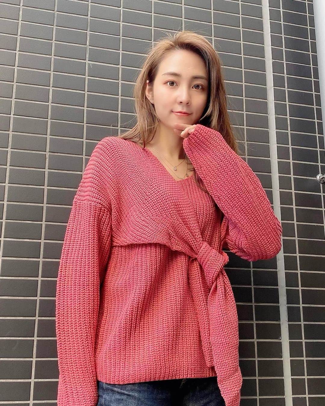 利水翔のインスタグラム：「. .  お仕事終わりのOff shot😇💓﻿ ﻿ この時期はニットが﻿ 多くなりますね🥰﻿ ﻿ makeもピンクメイクに﻿ してみました♫😬﻿ ﻿ ﻿ ﻿ ﻿ ﻿ ﻿ ﻿ ﻿ #enjoy #smile﻿ #ootd #happy﻿ #fishing #angler﻿ #selfie  #fation ﻿ #something #genes﻿ #mdeux #エムドゥ ﻿ #秋 #釣り#ツリジョ ﻿ #コーディネート #offshot﻿ #釣りガール #利水つばさ#私服﻿ #ファインダー越しの私の世界﻿」