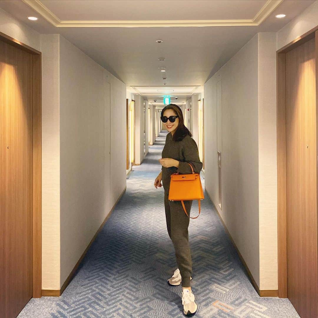 のインスタグラム：「いよいよ年末🥰 今日は移動が長かったので knitのsetupに🙏 あ〜楽ちんで毎日setupがいいね🥺 #knit #setup #zara #love」