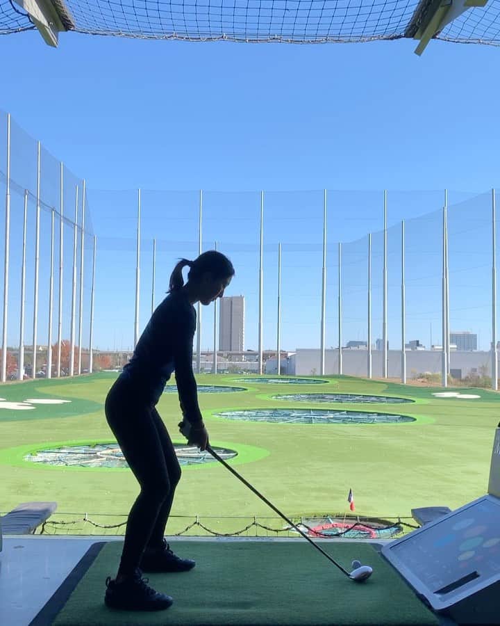 のインスタグラム：「Last /2nd time🏌️‍♀️ of 2020💓 #noimnotchangingsports #yesthiswasmybestshot 🥲✨ #ilovegolf  今年は2回しかゴルフ⛳️出来なかった〜(打ちっぱなしのみ)  上手くなってラウンド廻ってみたいな〜✨💭 #ゴルフ #ゴルフ女子 #テニス女子 #テニス #アスリート #トレーニング」