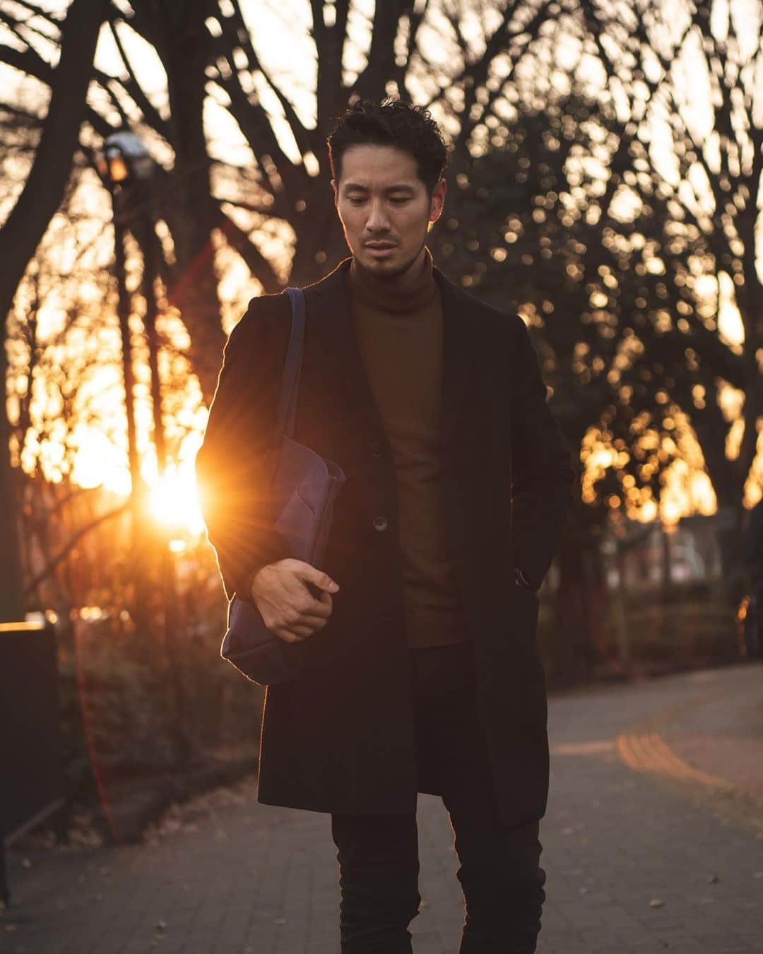 大越光貴さんのインスタグラム写真 - (大越光貴Instagram)「Tokyo sunset with @amiacalva_official 🌆  #japanesephotographer #asianphotographer #japanesemodel #asianmalemodel #uniqlo #ninja #東京の夕焼け #夕焼け #アミアカルバ #ユニクロコーデ #ユニクロメンズ #フリーモデル #フリーランスモデル」12月27日 13時24分 - koukoshi