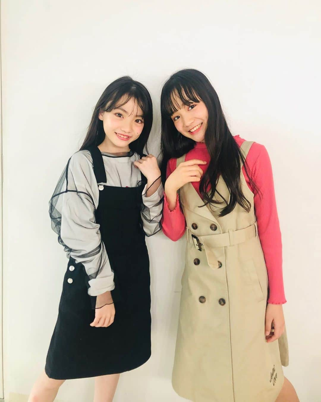 ニコ☆プチさんのインスタグラム写真 - (ニコ☆プチInstagram)「👗📸 どんどん大人っぽくなっていく 小5コンビのさなんにゃ🍒 ふたりともジャンスカ🙆🏻‍♀️✨ ニコ☆プチネットの撮影日記もチェックしてみてねん👩‍💻 （誰かが寝てるかも…😴笑） . . . #あんな  #石原咲奈 #私服です🎀」12月27日 13時37分 - nicopuchi_official