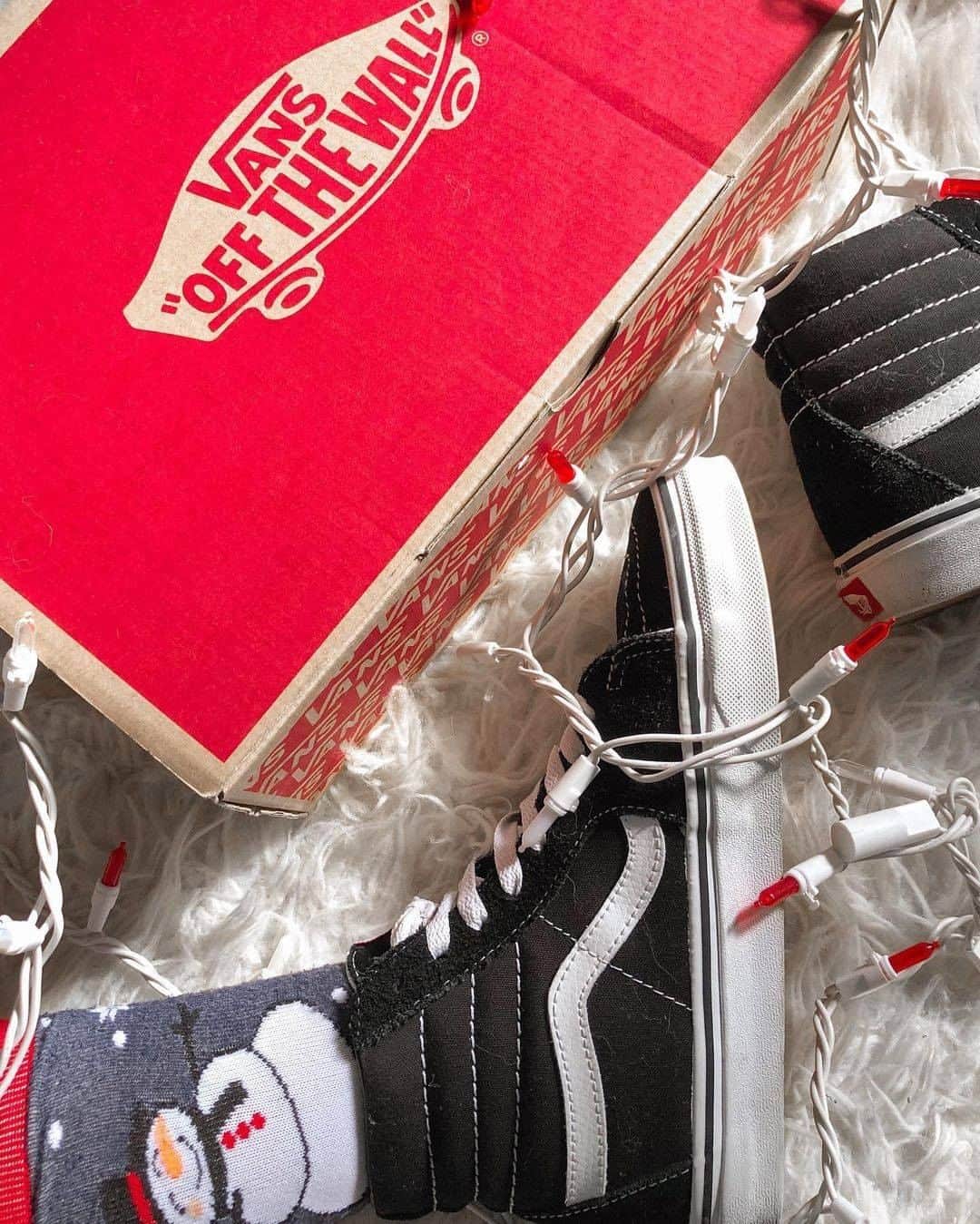 Vans Philippinesさんのインスタグラム写真 - (Vans PhilippinesInstagram)「Keeping it festive with Frosty and the Sk8-Hi. 📸: @my.youthalways」12月27日 13時35分 - vansphilippines