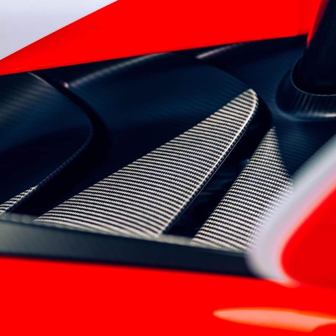 CARLiFESTYLEさんのインスタグラム写真 - (CARLiFESTYLEInstagram)「What does this McLaren Senna remind you of? 🥵 Photo by @woyshnis.media #carlifestyle」12月27日 13時36分 - carlifestyle