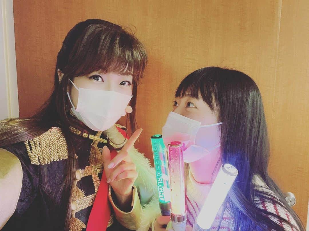 富田麻帆さんのインスタグラム写真 - (富田麻帆Instagram)「かわいい、おはる♡  昼公演を客席から見守っていてくれました！サイリウム4本も振ってくれてたのん！  可愛すぎか......！  #スタァライト #舞台青嵐公演」12月27日 13時49分 - maho_tomita6261