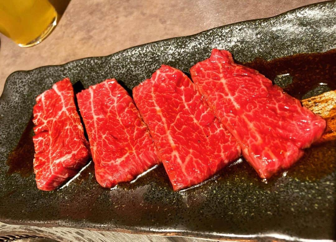 竹村真琴さんのインスタグラム写真 - (竹村真琴Instagram)「* たまにはかき氷以外も😋 毎日焼肉でいいくらいお肉が好き。 . . . #焼肉 #牛肉 #生肉 #ユッケ #牛タン #タン #タン塩 #ヒレ #ヒレ肉 #ハラミ #ミスジ #和牛 #黒毛和牛 #希少部位 #時価 #赤身肉 #赤身 #肉料理 #肉食女子 #肉好き #タンパク質 #たんぱく質 #蛋白質 #鉄分補給 #鉄分 #ディナー #晩ご飯 #dinnertime #dinner #wagyubeef」12月27日 14時06分 - makototakemura_golf