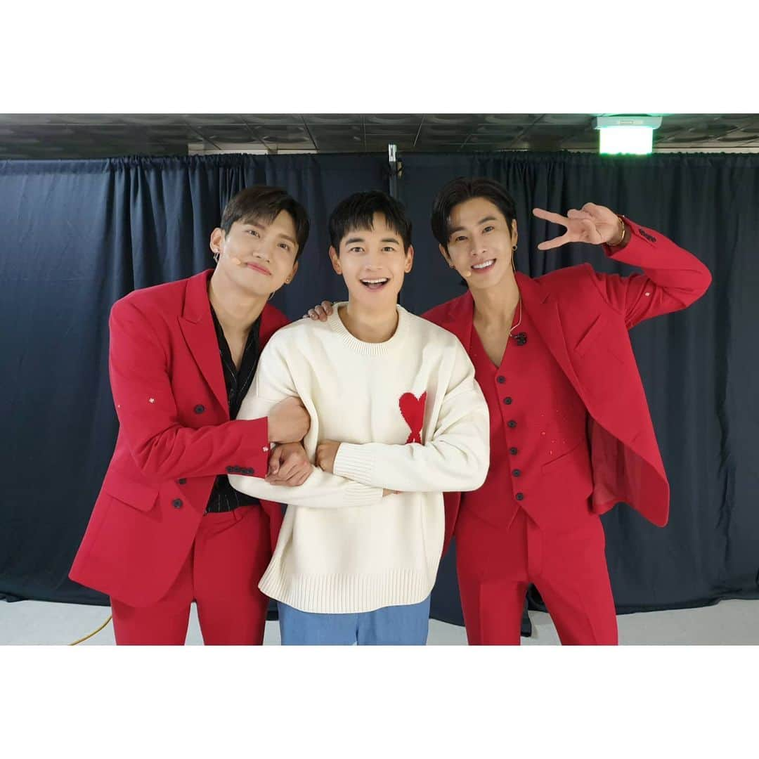 ユンホさんのインスタグラム写真 - (ユンホInstagram)「어제 17주년 팬미팅 즐거웠어요~^^~ 창민 민호 그리고 with 카시오페아 👍」12月27日 14時22分 - yunho2154