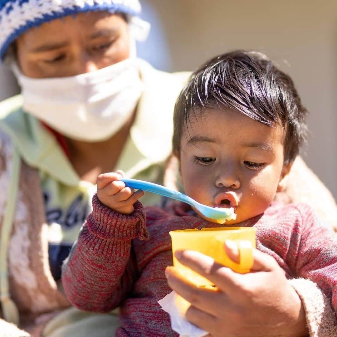 unicefさんのインスタグラム写真 - (unicefInstagram)「18-month-old Erick Samuels was found by UNICEF teams as they searched for cases of acute malnutrition in rural Guatemala. Thanks to their support, Erick's life has been transformed.⠀ ⠀ "The pandemic affected us very much, economically and otherwise. Our son looks very different today compared to when he was malnourished," says Erick's father, Floro. ⠀ ⠀ In Guatemala, 1 in 2 children suffer from chronic malnutrition. With families seeing less money coming in, and major disruptions to health services, COVID-19 threatens to make a bad situation worse.⠀ ⠀ UNICEF is working with governments to invest in nutrition and healthcare, particularly to improve the chances of the world’s most vulnerable families. @unicefguatemala @uniceflac © UNICEF/UN0373501/Billy/AFP-Services」12月27日 14時15分 - unicef