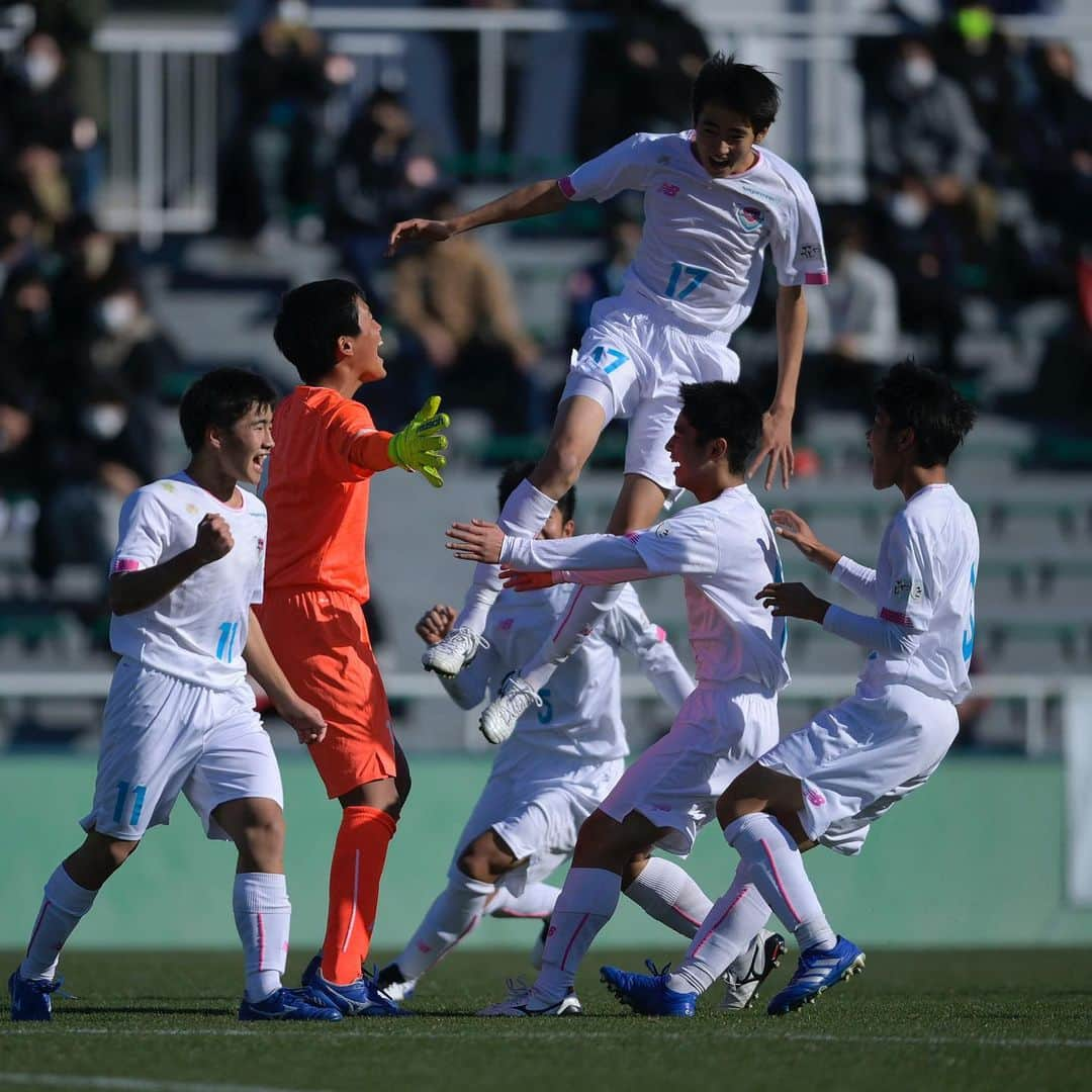 ゲキサカさんのインスタグラム写真 - (ゲキサカInstagram)「熱戦!鳥栖U-15がFC多摩をPK戦で下してここ4年で3度目、2年連続の決勝へ  #高円宮杯 #高円宮杯u15 #準決勝 #fc多摩 #サガン鳥栖u15 #中学サッカー #soccer #football  #サッカー #フットボール #⚽️ #gekisaka #ゲキサカ ©︎KokiNAGAHAMA」12月27日 14時26分 - gekisaka