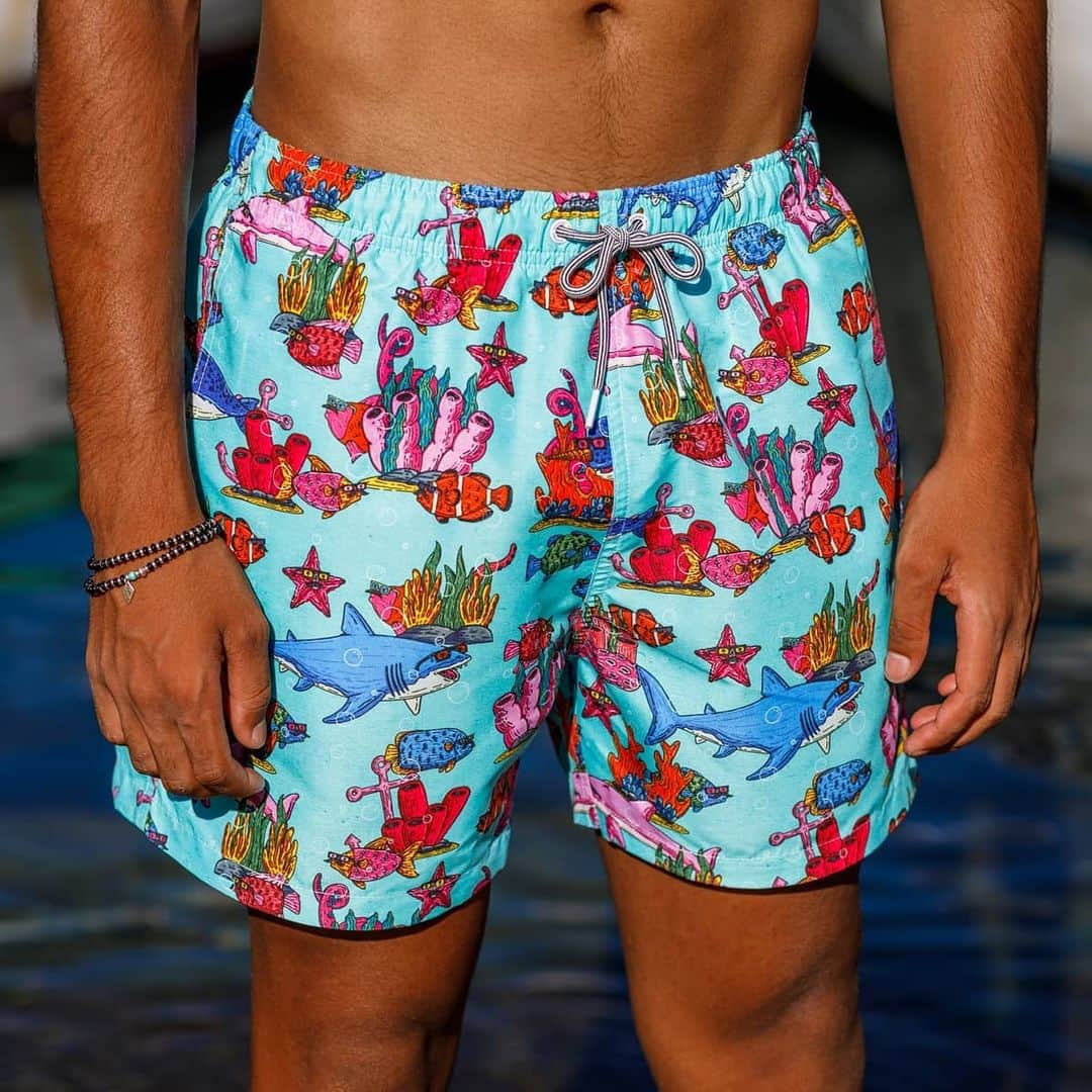 MULGAさんのインスタグラム写真 - (MULGAInstagram)「New Under the Sea swim boardshorts collaboration with @boardiesapparel have just hit our webshop 🐠🐬🦈.⁣ ⁣ We've got them in men's and kids sizes so you can get onto that sweet twinning action, I know I will be 😎🤙.⁣⁣ ⁣⁣ #mulgatheartist #mulgaxboardiesapparel #boardies #artboardshorts #boardshortsforkids #boardshorts」12月27日 14時27分 - mulgatheartist