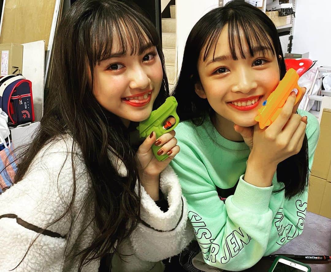 ニコ☆プチのインスタグラム：「. . ばきゅーーーっん🔫されて、 ズキューン😍💘‼︎‼︎‼︎‼︎ . . #犬飼恋彩 #中山あやか #プチモ .」
