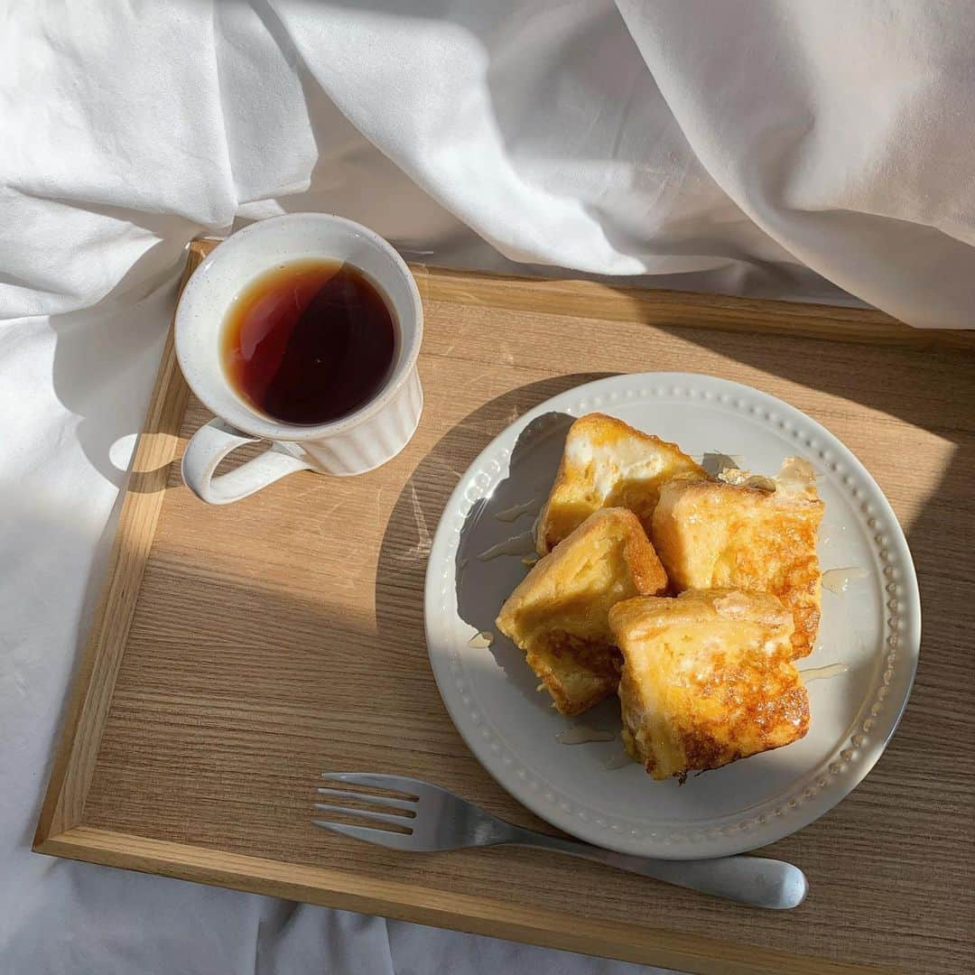 榊本麻衣さんのインスタグラム写真 - (榊本麻衣Instagram)「♡♡﻿ ﻿ ﻿ 休日の朝ごはん🥞♡﻿ ﻿ ﻿ フレンチトーストって美味しいよね😌🍑﻿ 私大好きやねんなぁ🥺﻿ ﻿ ﻿ のんびり過ごせる朝っていいよね🍎﻿ ﻿ ﻿ ﻿ #mai___food #朝ごはん #モーニング #morning #フレンチトースト #おうちカフェ #カフェタイム #cafetime #フレンチトースト作り #お菓子作り #おかし作り #蜂蜜 #はちみつ #mai___cooking」12月27日 14時55分 - maipipii