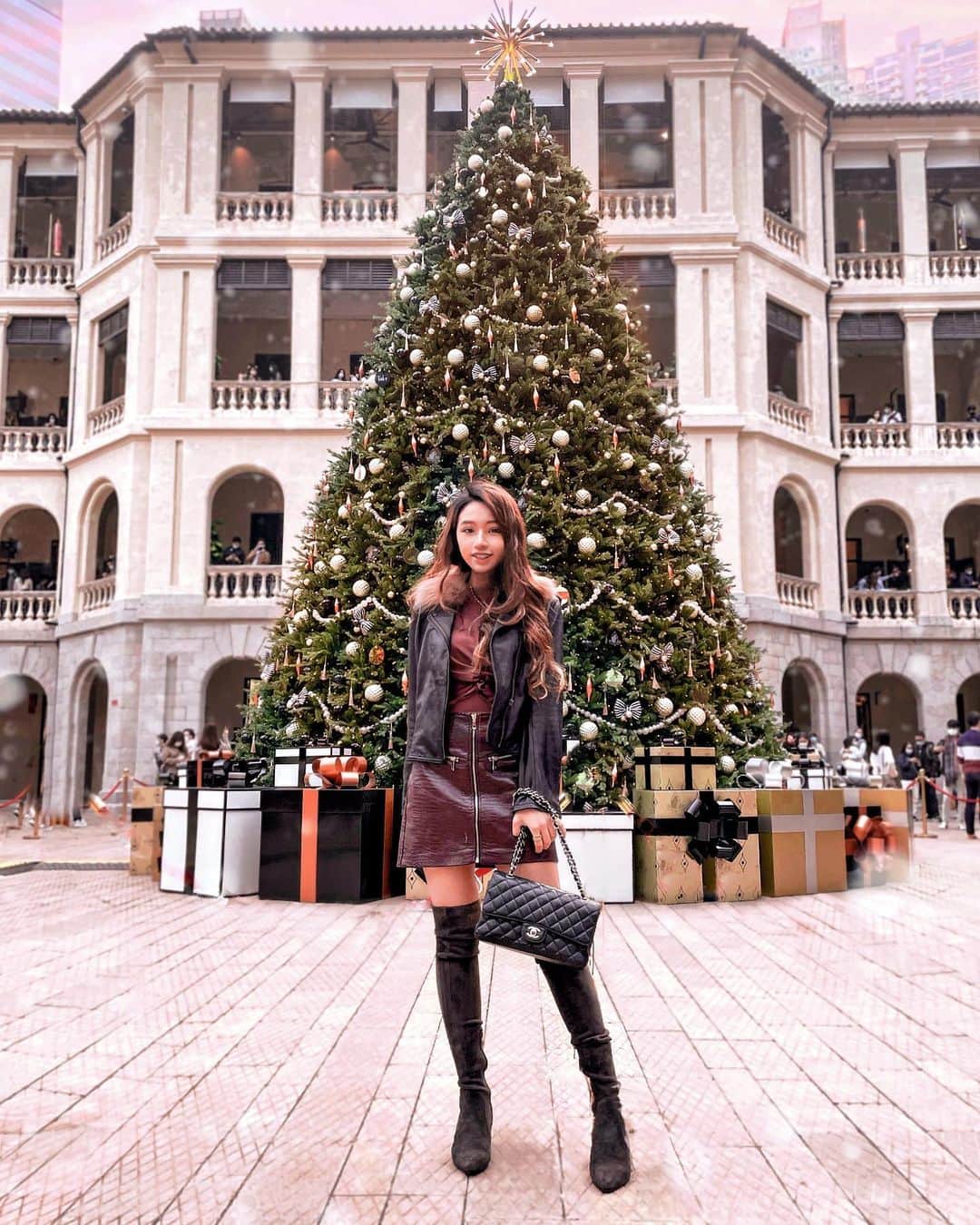Moanna S.のインスタグラム：「It’s still Christmas in my time zone. #メリクリ　#今際の国のモアンナ」